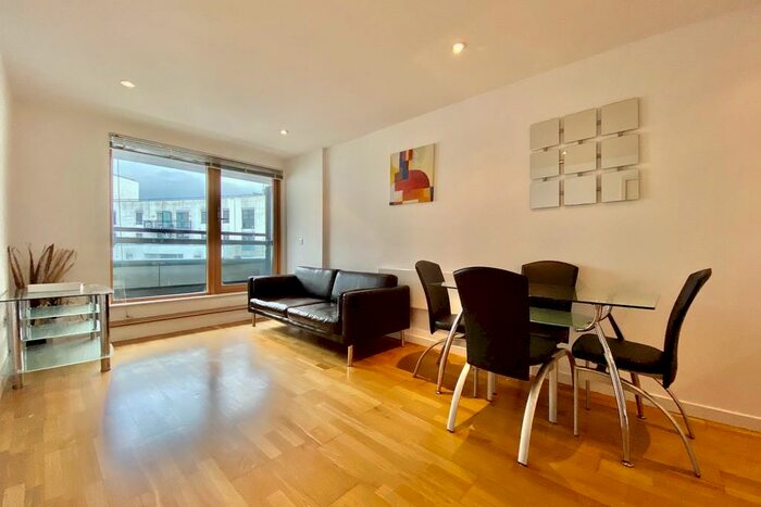 2 Bedroom Apartment To Rent In The Gateway West, Leeds, LS9