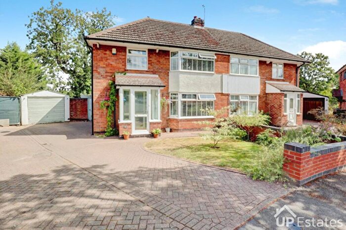3 Bedroom Semi-Detached House For Sale In Findon Close, Bulkington, Bedworth, CV12