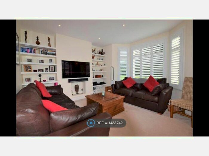 3 Bedroom Maisonette To Rent In Emmanuel Road, London, SW12