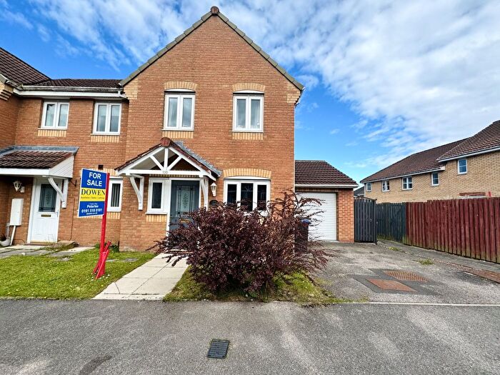 3 Bedroom End Of Terrace House For Sale In Chillerton Way, Wingate, County Durham, TS28