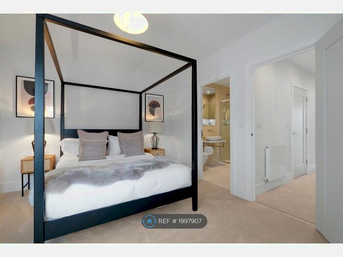 3 Bedroom Semi-Detached House To Rent In Green Park Village, Reading, RG2