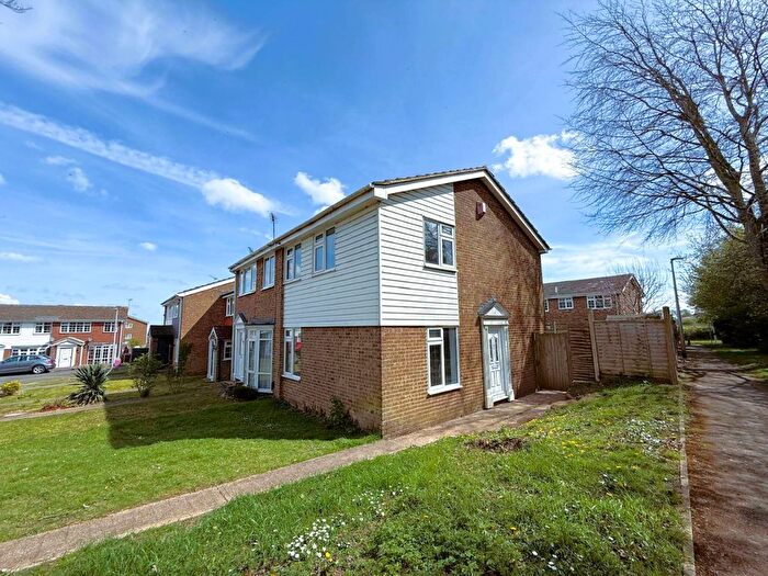 3 Bedroom End Of Terrace House For Sale In Wheatcroft Grove, Rainham, ME8