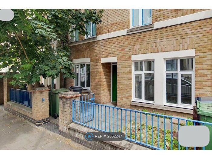 3 Bedroom Flat To Rent In Flaxman Road, London, SE5