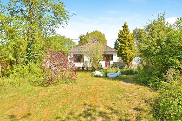 1 Bedroom Bungalow For Sale In Bromley Green Road, Ruckinge, Ashford, Kent, TN26