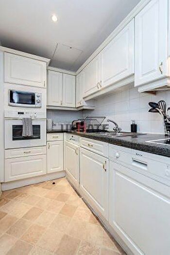 2 Bedroom Flat To Rent In Printers Inn Court, London, EC4A