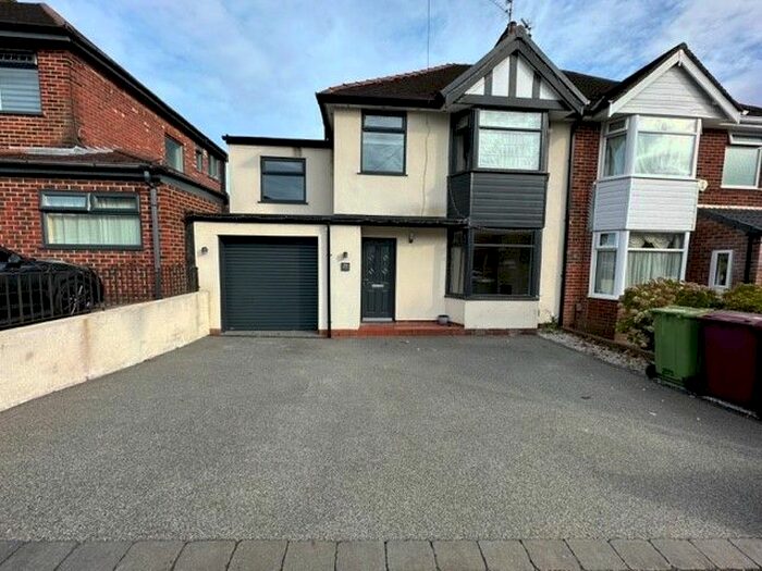 4 Bedroom Semi-Detached House To Rent In Fifth Avenue, Heaton, Bolton, BL1