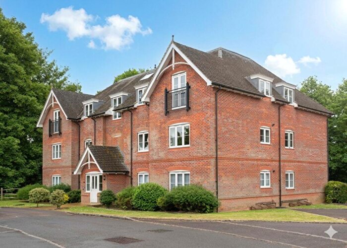 1 Bedroom Penthouse For Sale In Admiral Way, Godalming, Surrey, GU7
