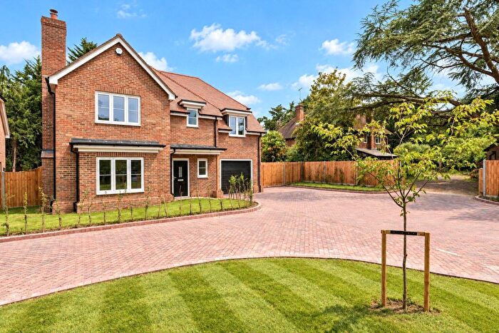 5 Bedroom Detached House For Sale In Bartley Heath, North Warnborough, Hook, Hampshire, RG29