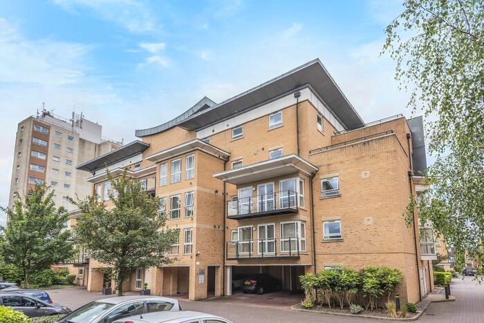 2 Bedroom Flat To Rent In Sparkes Close, Bromley, BR2