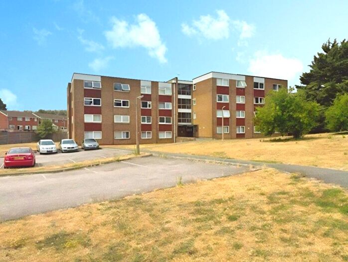 2 Bedroom Flat To Rent In Handcross Road, Wigmore, Luton, LU2