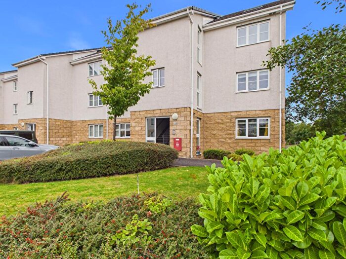 3 Bedroom Flat For Sale In West Wellhall Wynd, Hamilton, ML3