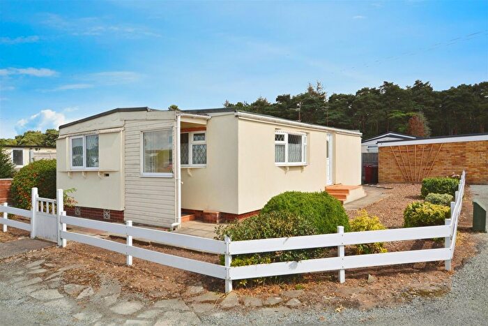 2 Bedroom Property For Sale In Second Avenue, Parklands Mobile Homes, Scunthorpe, DN17
