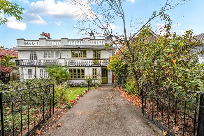 4 Bedroom Semi-detached House For Sale In Kendrick Road, Reading, Berkshire, RG1