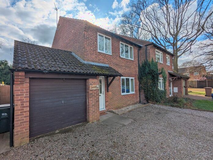 3 Bedroom Semi-Detached House For Sale In Blandford Close, Welland, Malvern, WR13