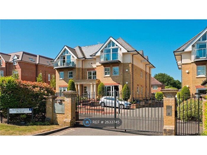 2 Bedroom Flat To Rent In Glenwood House, Esher, KT10