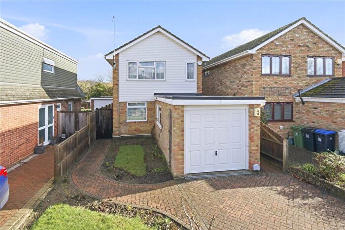 3 Bedroom Detached House For Sale In Chequer Tree Close, Knaphill, Woking, Surrey, GU21