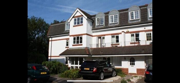 2 Bedroom Flat To Rent In Chaucer Way, Wimbledon, London, SW19
