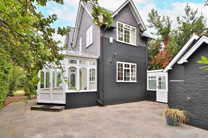 4 Bedroom Semi-Detached House To Rent In Cambridge Avenue, New Malden, KT3