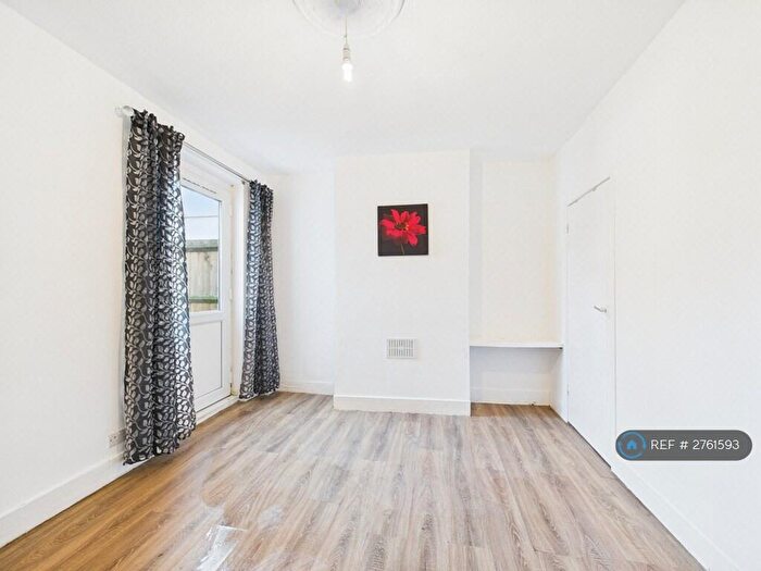 3 Bedroom Terraced House To Rent In Corporation Road, Gillingham, ME7