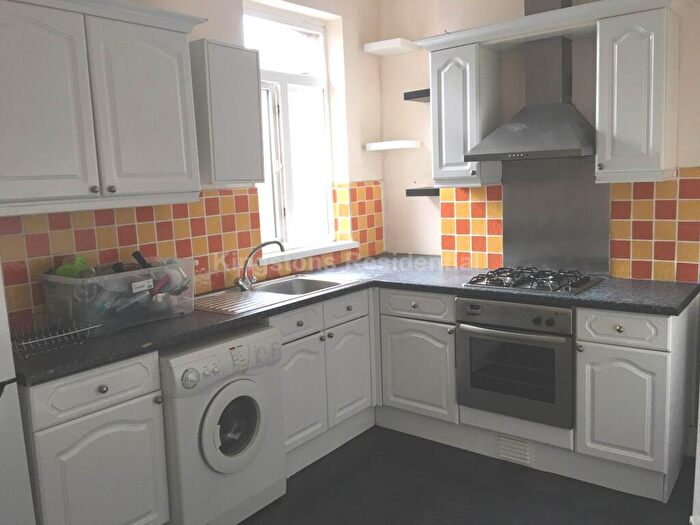 3 Bedroom Flat To Rent In Waterloo Road, Penylan, Cardiff, CF23