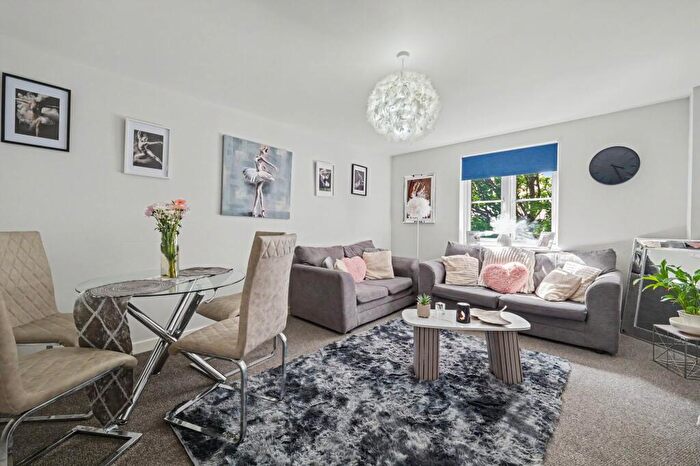 2 Bedroom Flat For Sale In Hickory Close, Coventry, CV2