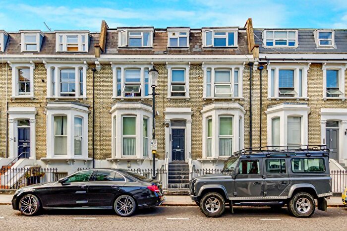 1 Bedroom Flat For Sale In Earls Court Gardens, London, SW5