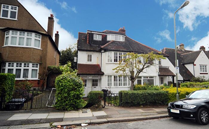 4 Bedroom Apartment To Rent In London, Null, NW2