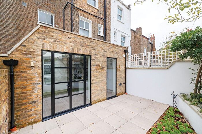 3 Bedroom Maisonette To Rent In Fulham Park Gardens, Parsons Green, SW6