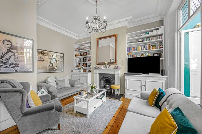 2 Bedroom Flat For Sale In Camden Road, Hillmarton Conservation Area, N7