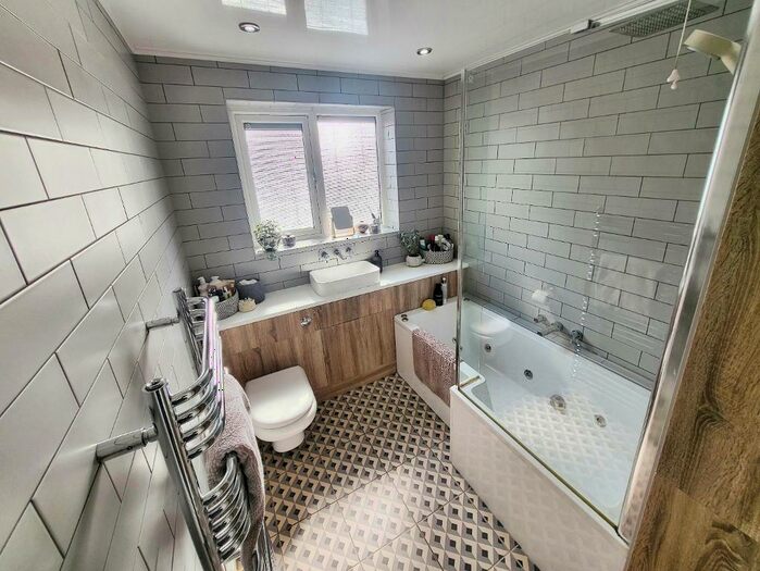 3 Bedroom Detached House For Sale In Crich View, Sherwood, Nottingham, NG5