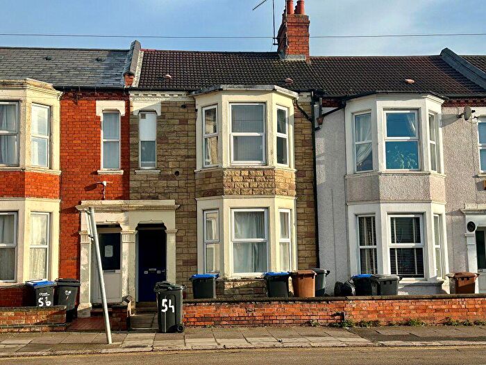 2 Bedroom Flat To Rent In Harlestone Road, Northampton, NN5
