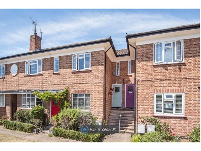 2 Bedroom Maisonette To Rent In Cambridge Road, Teddington, TW11