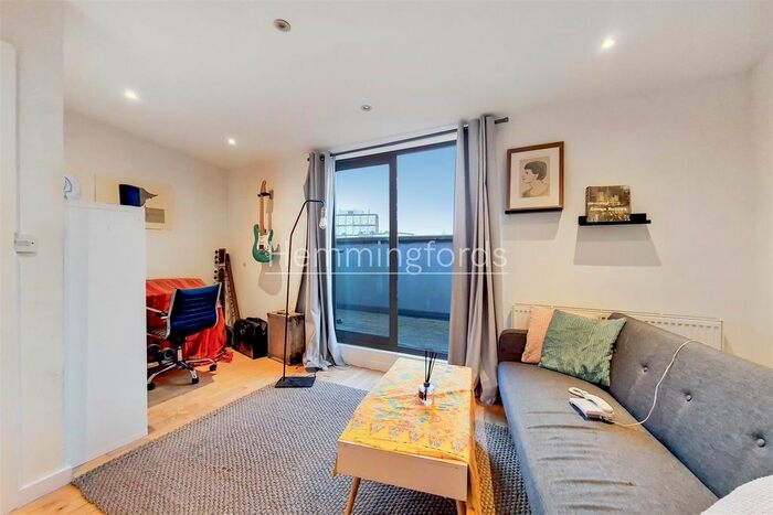 1 Bedroom Flat To Rent In Platinum Court, Cephas Avenue, Stepney Green, London, E1