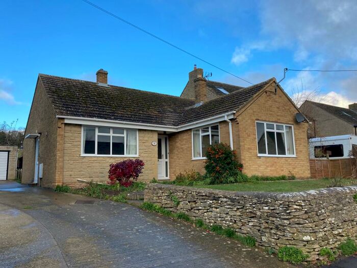 3 Bedroom Bungalow To Rent In Medcroft Road, Tackley, OX5