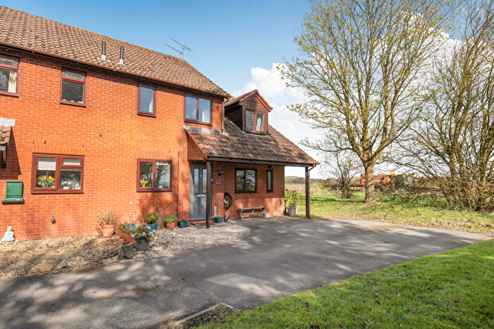 4 Bedroom Semi-Detached House For Sale In Chandlers Close, All Cannings, SN10