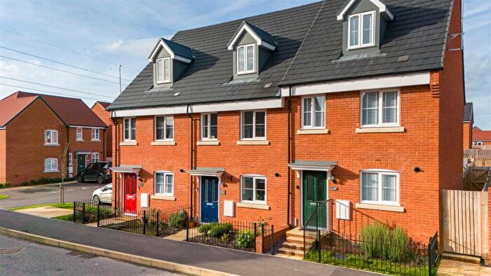 3 Bedroom Terraced House For Sale In Keepsake Way, Berryfields, Aylesbury, HP18