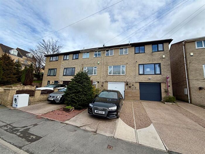 2 Bedroom Town House For Sale In Keswick Close, Siddal, Halifax, HX3