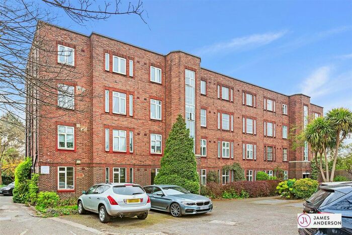 2 Bedroom Flat To Rent In Rosemary Gardens, Mortlake, SW14