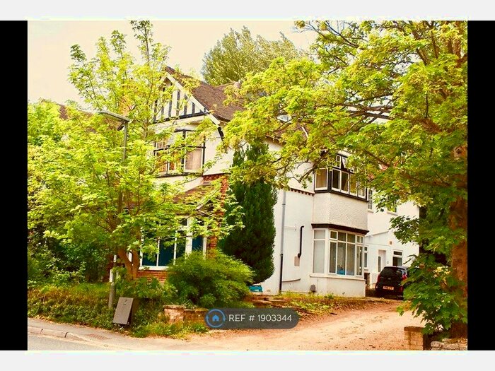 Studio To Rent In York Road, Surrey, GU22