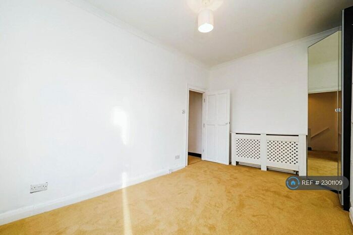 1 Bedroom Semi-Detached House To Rent In Selwyn Road, London, E13