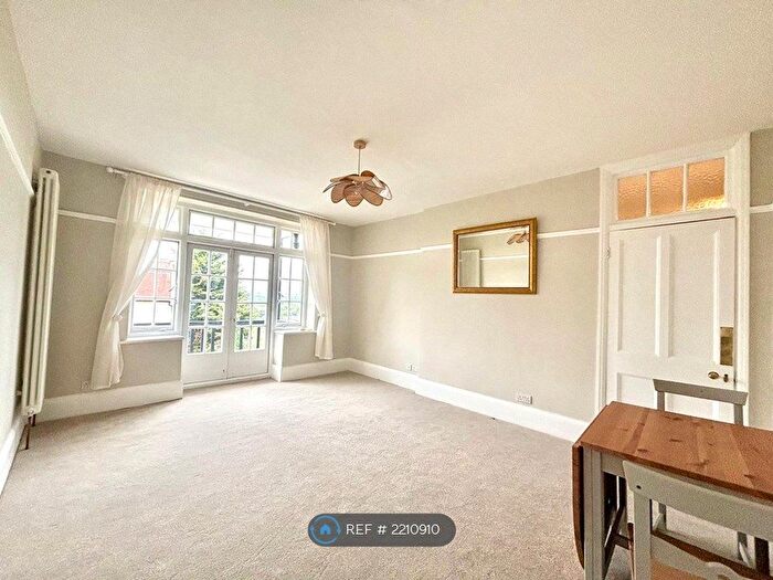 2 Bedroom Flat To Rent In Makepeace Ave, London, N6