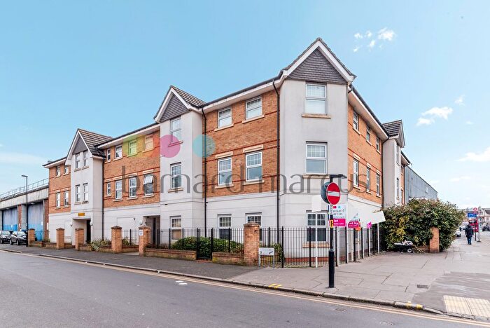 3 Bedroom Flat To Rent In Crunden Road, South Croydon, CR2