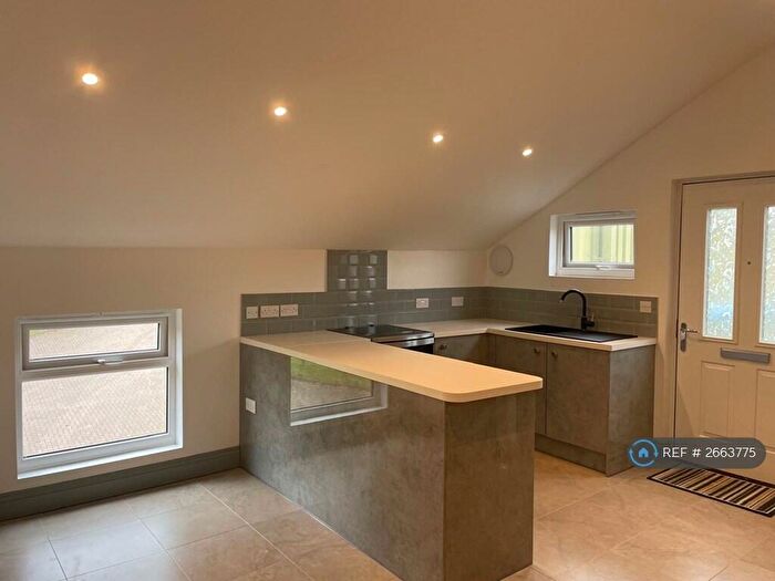 2 Bedroom Flat To Rent In Clay Hill, Beenham, Reading, RG7