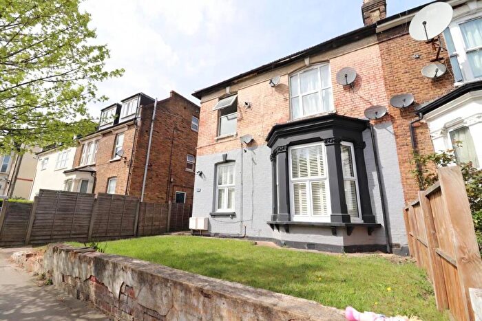 3 Bedroom Maisonette For Sale In Greenhill Park, London, NW10