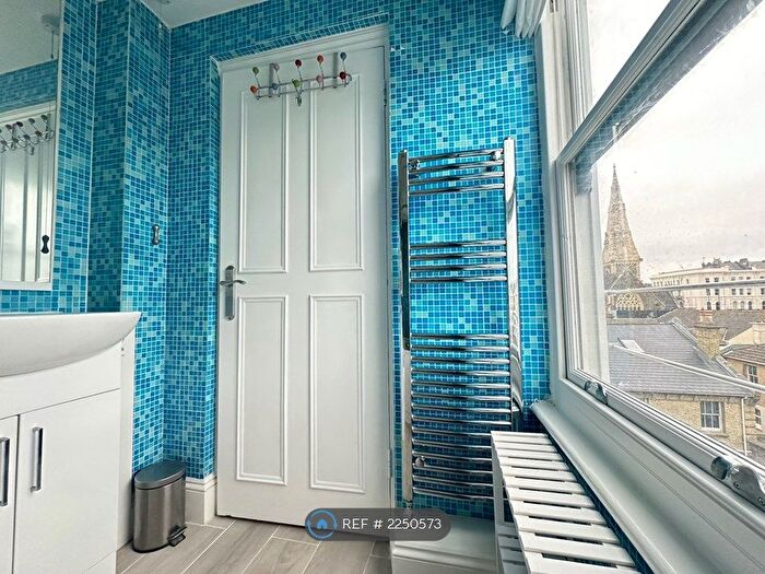 1 Bedroom Flat To Rent In First Avenue, Hove, BN3