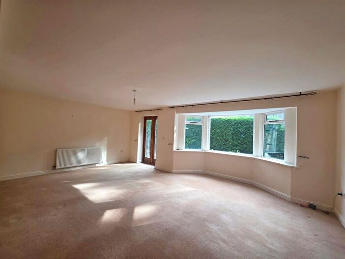 2 Bedroom Flat To Rent In Alfred House, Clayton, Bradford, BD14