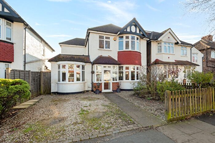 4 Bedroom Detached House For Sale In West Barnes Lane, New Malden, KT3