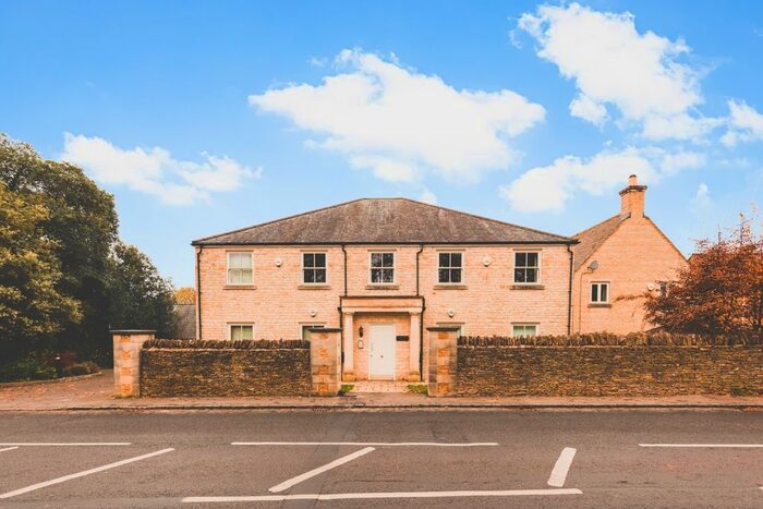 2 Bedroom Flat To Rent In The Slade, Charlbury, Chipping Norton, OX7