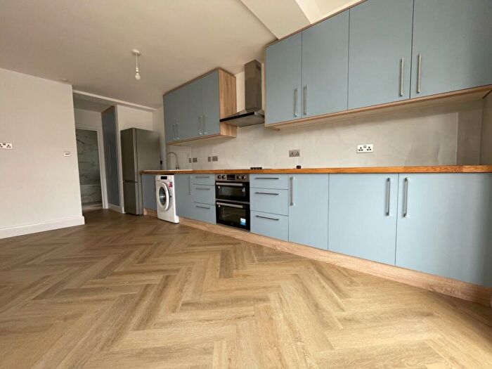 3 Bedroom Flat To Rent In Radnor Road, Harrow, HA1