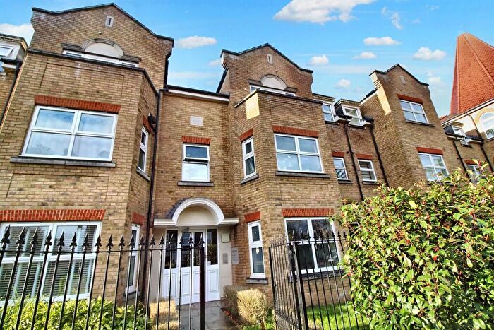 2 Bedroom Flat To Rent In Salmonsbrook House, EN2